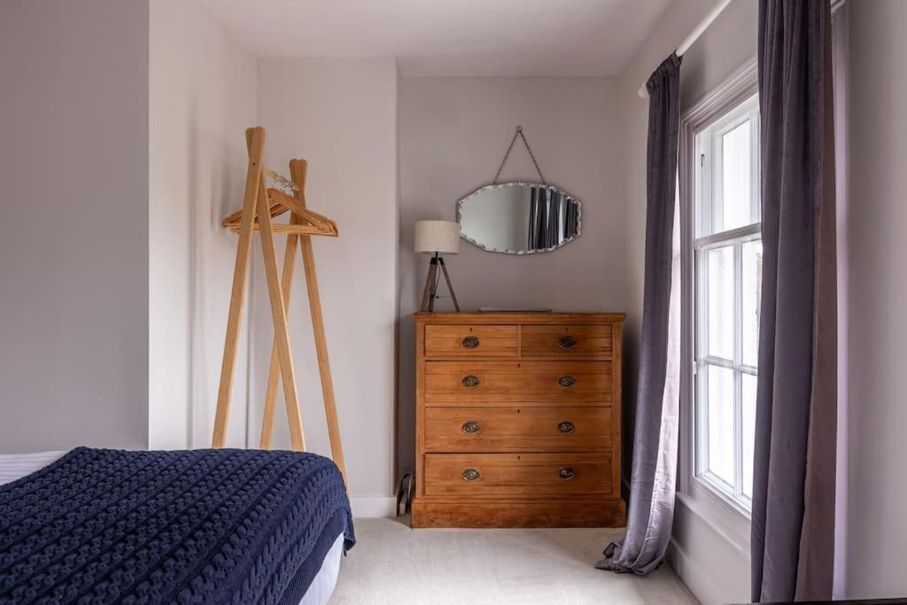 Beautiful & Spacious Retreat In Winchester Exterior photo